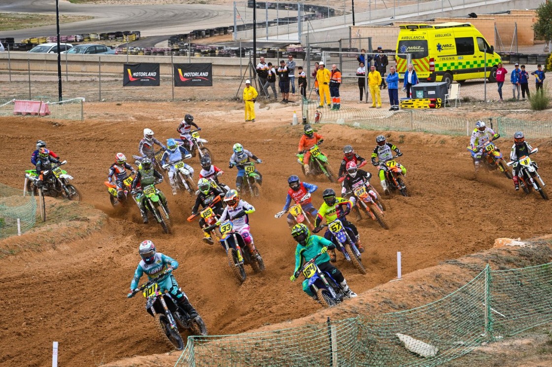 Motorland cierra el primer día del Campeonato de España de Motocross y espera seis carreras este domingo