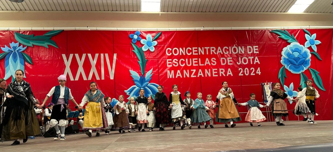 El sonido de las castañuelas y bandurrias atrae hasta Manzanera a más de 700 personas