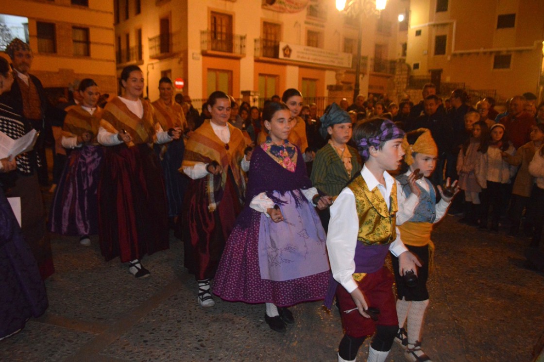 Los Mayos demuestran que el folclore aragonés está más vivo que nunca en la provincia de Teruel