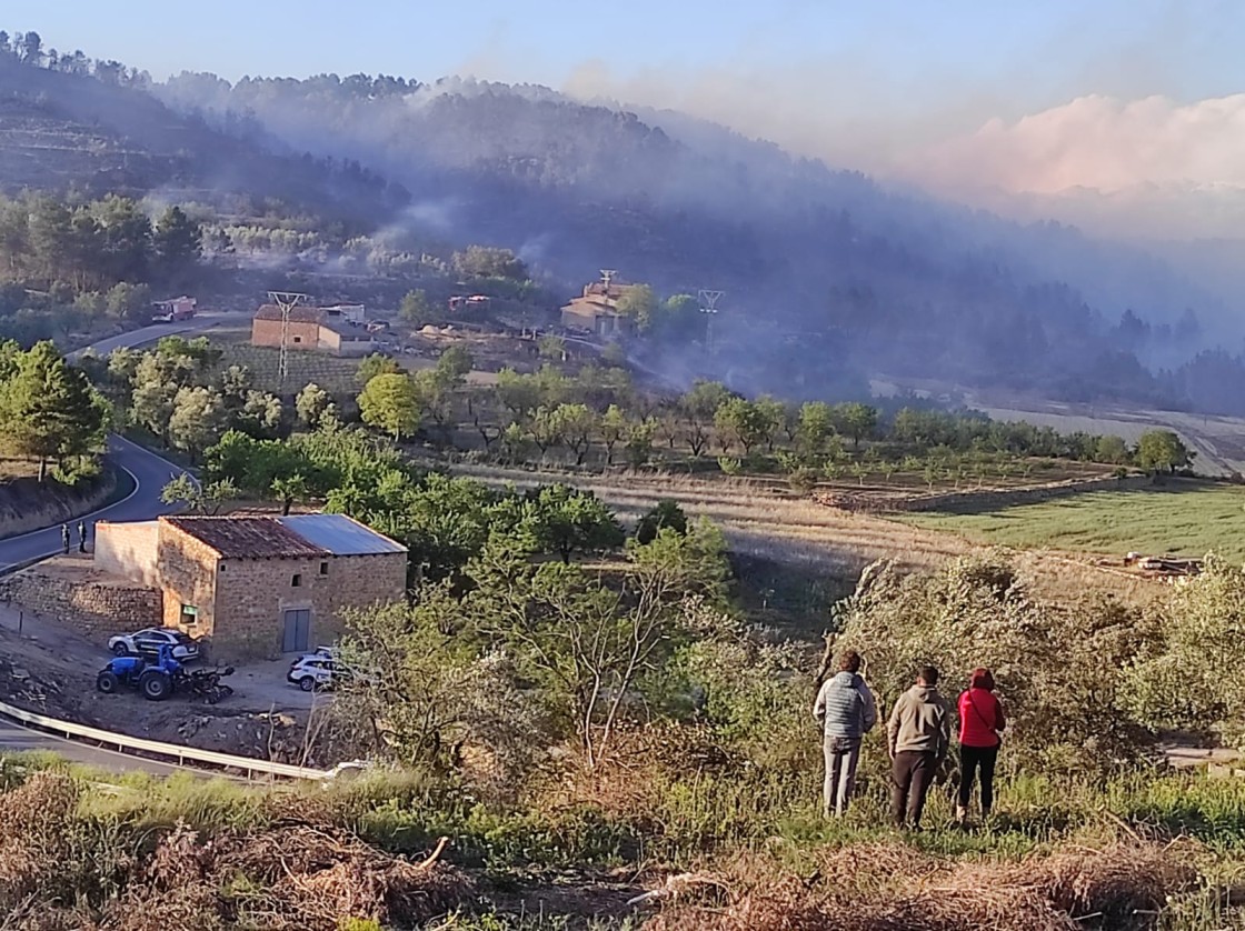 Estabilizado el incendio de Lledó, que ha afectado a 70 hectáreas de superficie forestal y agrícola en Teruel y 10 en Tarragona