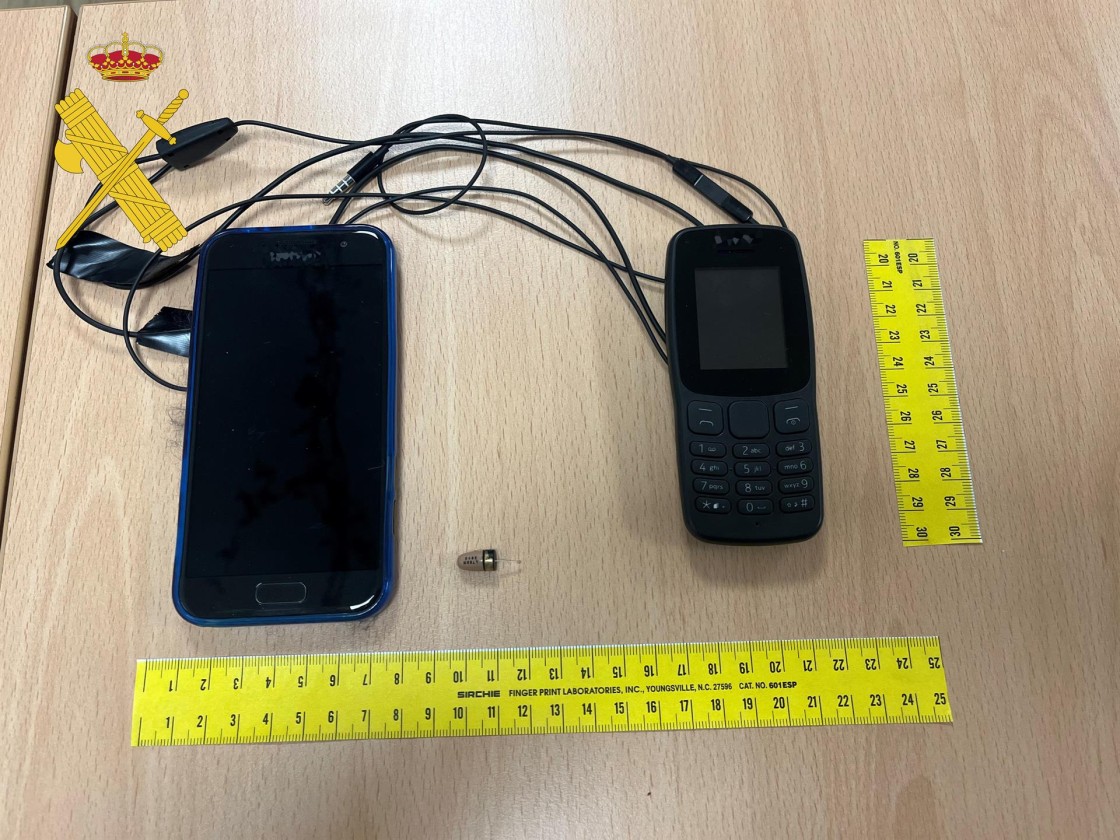 Sorprendido copiando con un teléfono oculto en el examen teórico para la obtención del CAP