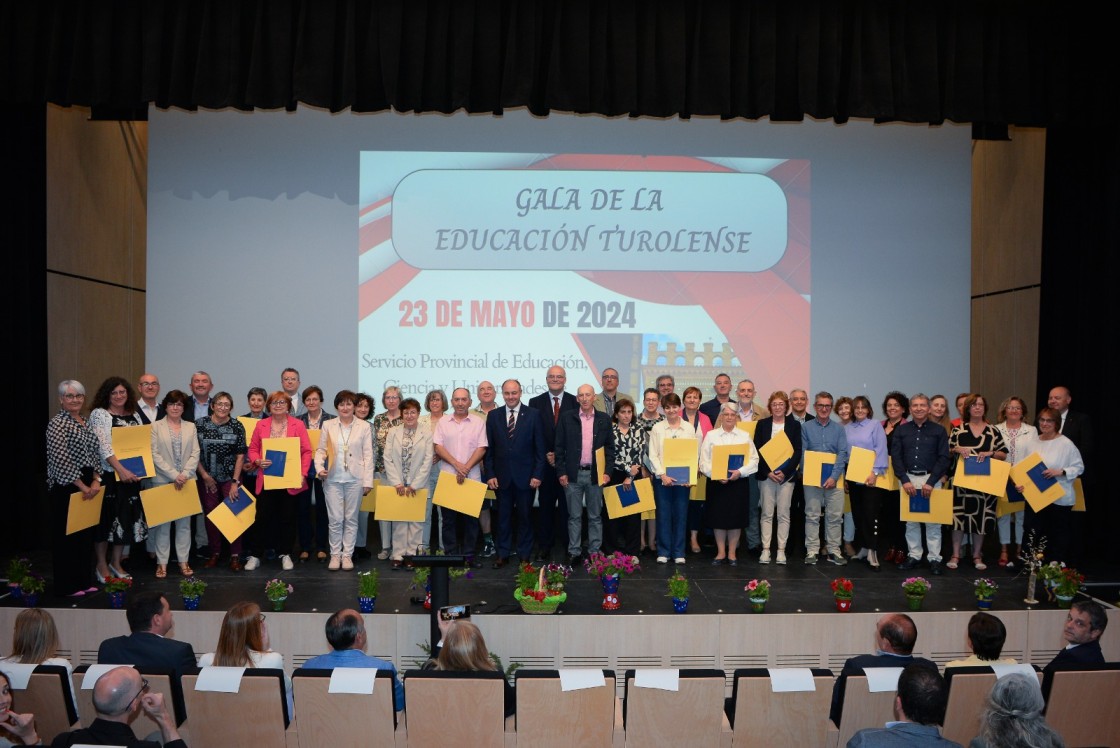 Homenaje al personal de Educación por su dedicación al alumnado