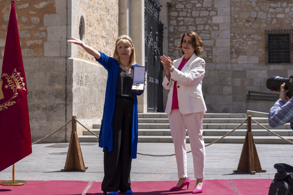 La alcaldesa de Teruel, Emma Buj: “Los turolenses nos sentimos muy orgullosos de nuestra Policía Local”