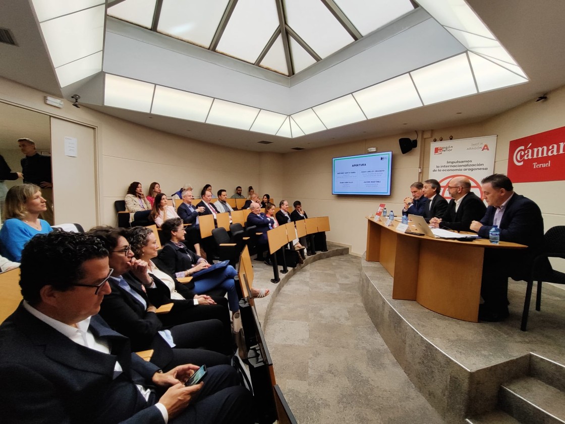 El déficit de infraestructuras, tema recurrente en la jornada sobre transporte internacional