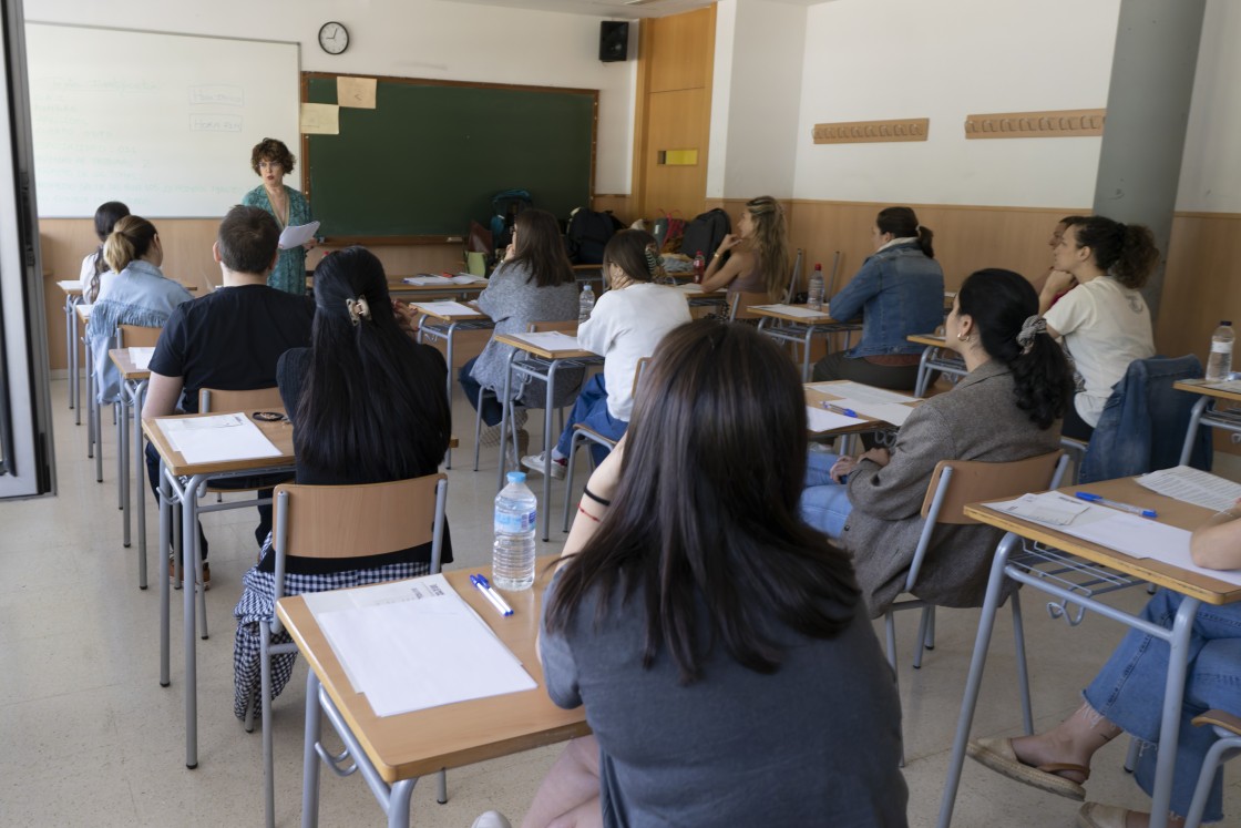 Un total de 872 opositores se examinan en Teruel para optar a 35 plazas de estabilización de dos especialidades de Secundaria