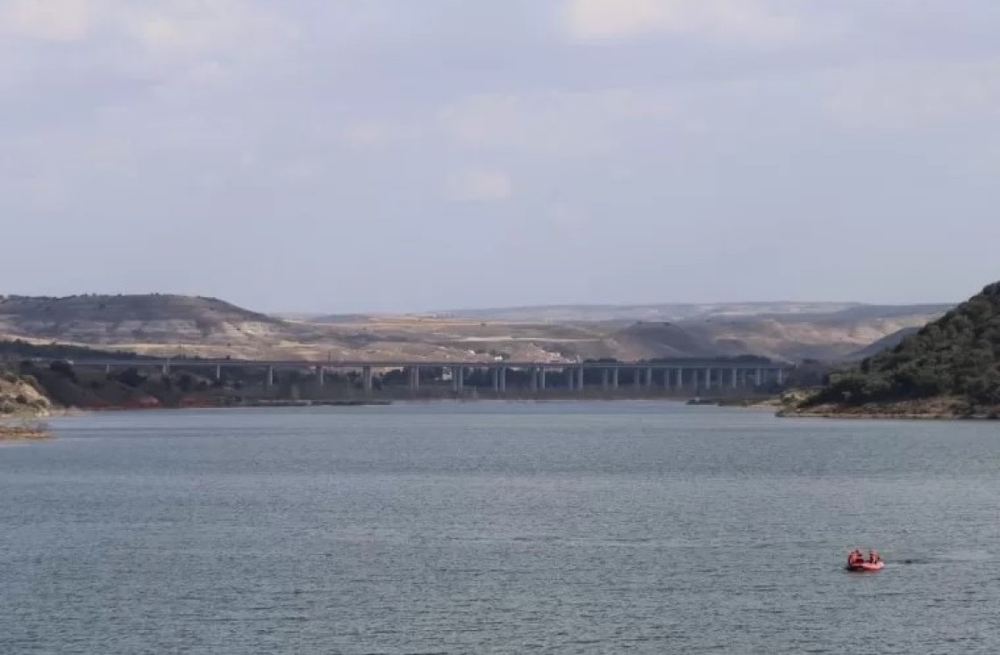 Teruel Existe reitera su rotundo rechazo a la instalación de placas fotovoltaicas en pantanos