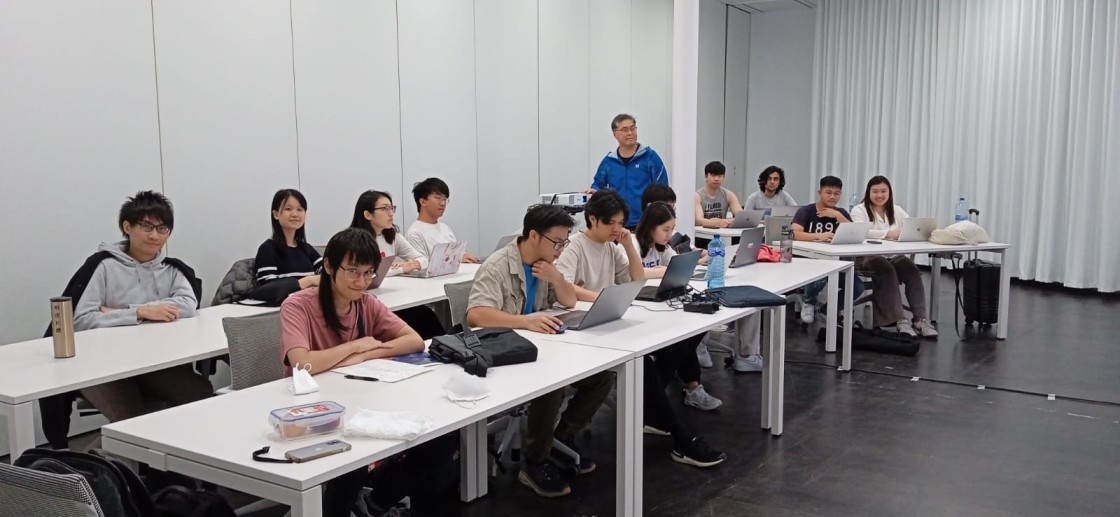 Estudiantes de Física de Hong Kong hacen prácticas con el telescopio de Galáctica