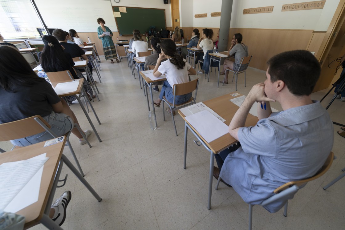 Más de 2.300 aspirantes concurren este sábado a las oposiciones de maestros de Primaria y Educación Física de Aragón en Teruel