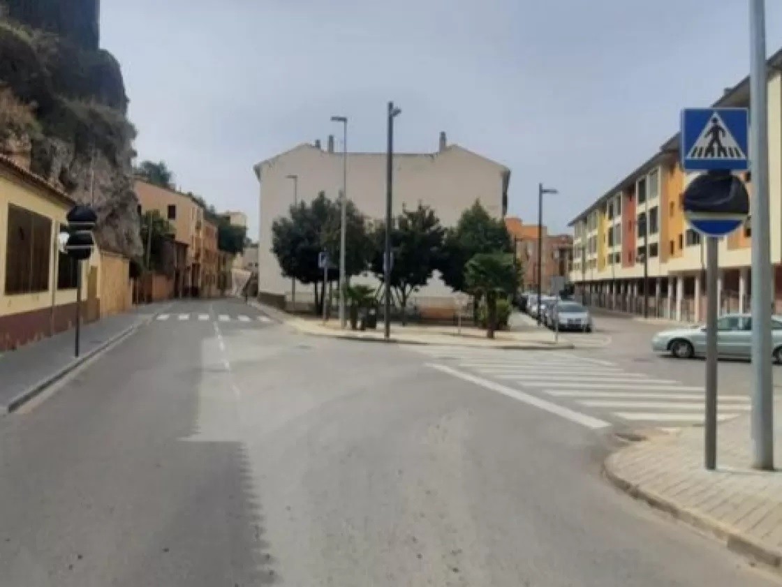 La calle Bajo Los Arcos de Teruel se cierra por desprendimientos y la calle San Francisco se reabre al tráfico