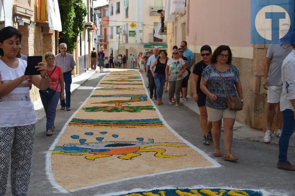 Las alfombras de serrín de Aguaviva ya son Fiesta de Interés Turístico en Aragón