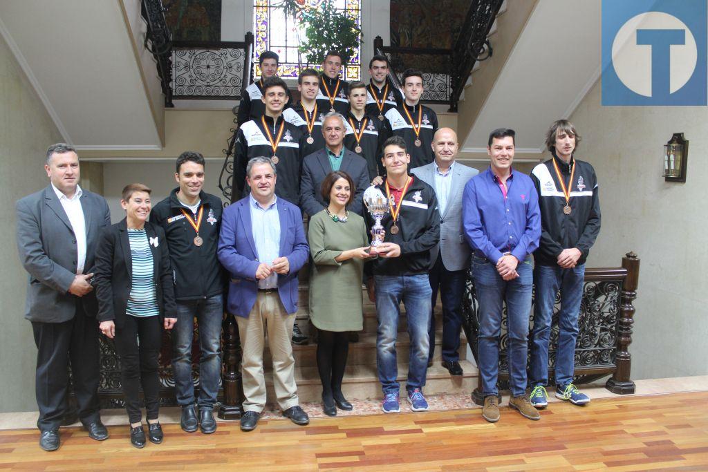 Recepción municipal a los juveniles del CV Teruel por su bronce en el Campeonato de España
