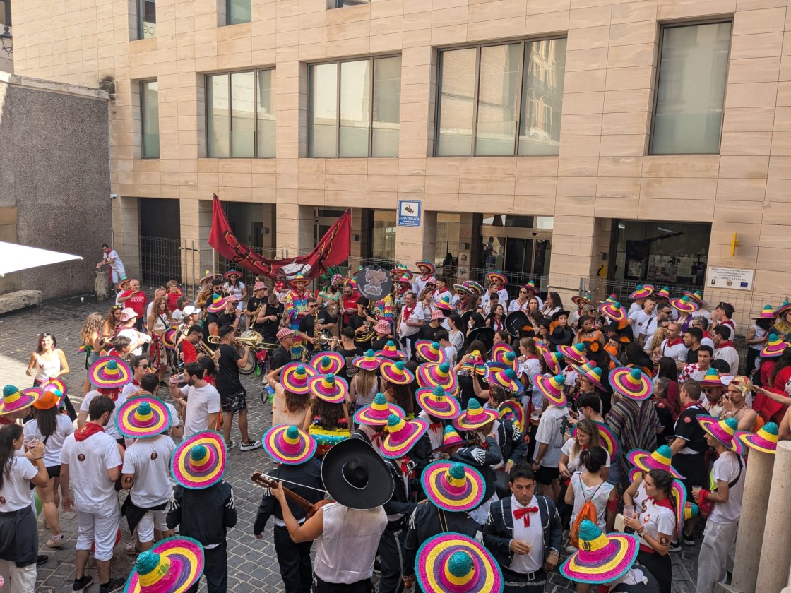 La imaginación al poder en una tarde de Vaquilla donde Aladín se pasea entre vaqueros y mexicanos