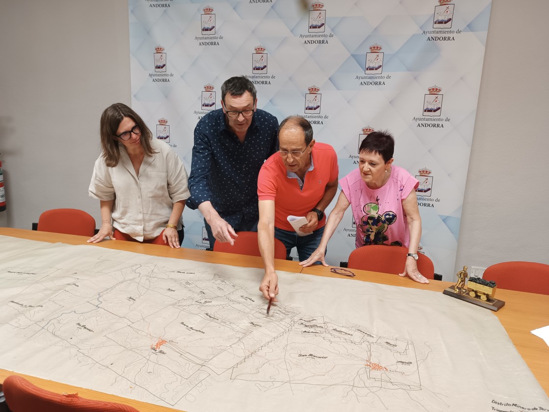 Donación de planos de minas al Archivo Municipal del Ayuntamiento de Andorra