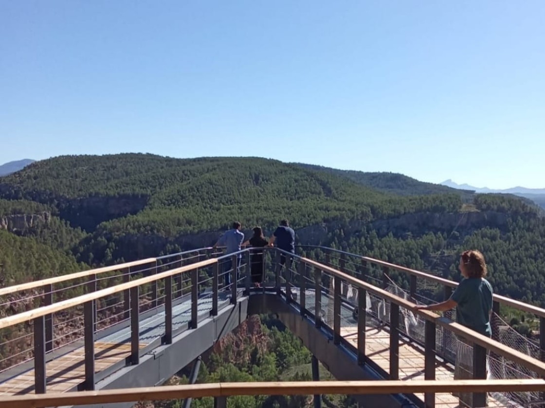 El mirador sobre el Mijares, con 8,5 metros de saliente al vacío, abre esta semana al público