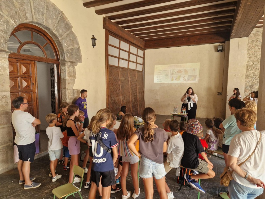 Jóvenes científicas e ingenieras de Formiche Alto transmiten su vocación a los más pequeños