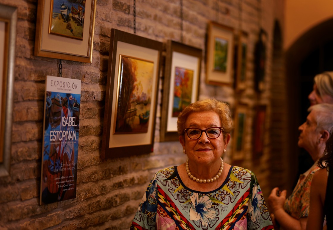 La artista turolense Isabel Estopiñán cumple su sueño de exponer en su ciudad natal