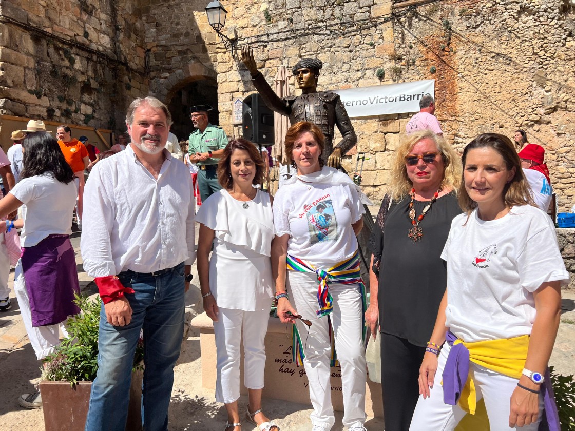 Sepúlveda inaugura una escultura en memoria del torero Víctor Barrio