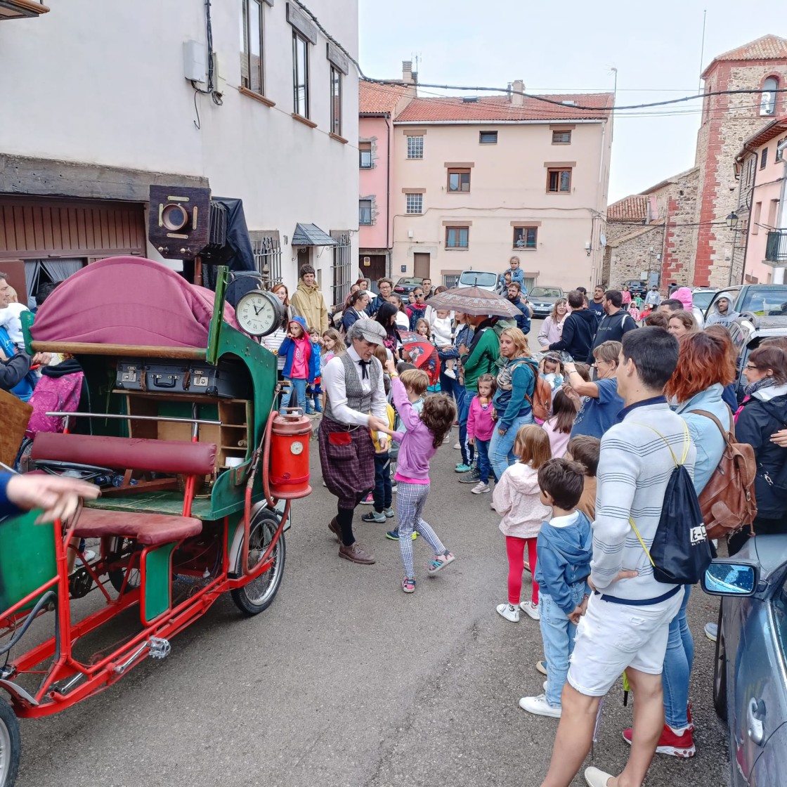 Cerca de un millar de personas disfruta en Bronchales del plan B de Carabolas