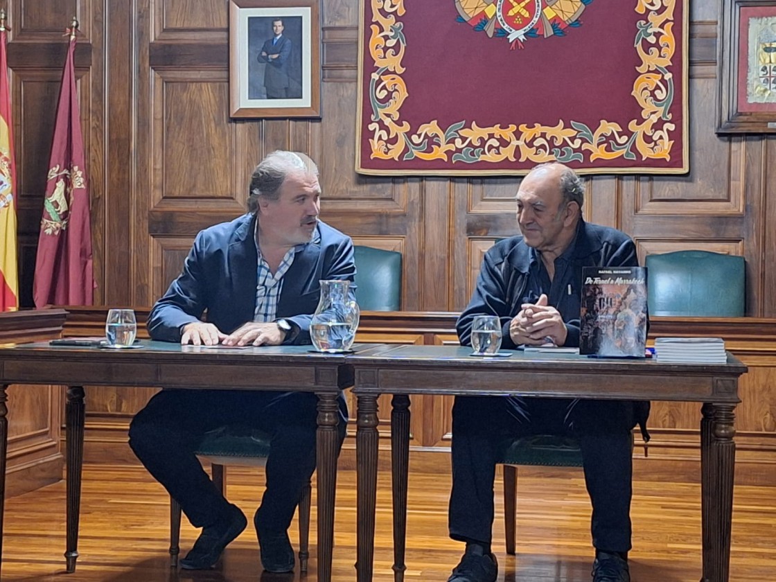 El pintor Rafael Navarro publica su segunda novela, “De Teruel a Marrakech’