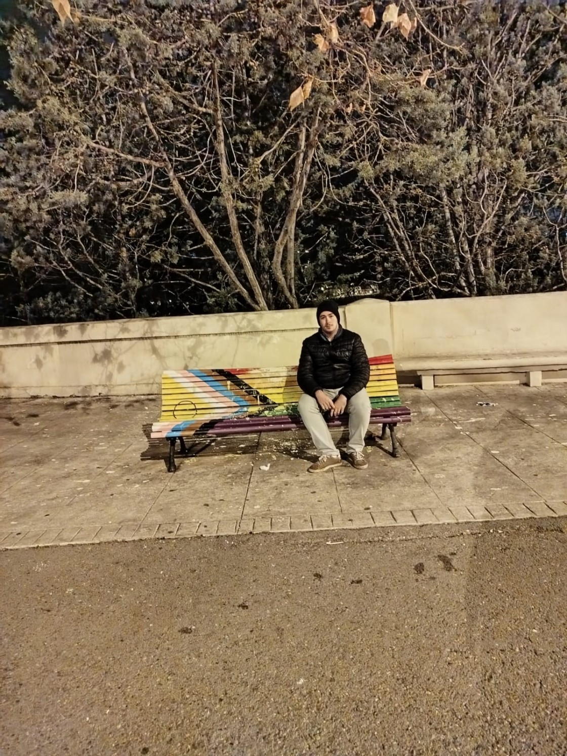 Rodrigo Izquierdo, activista LGBT: “El vandalismo contra el banco arcoíris de Teruel es un símbolo de que hay alguien que quiere que las personas LGBT nos ocultemos”