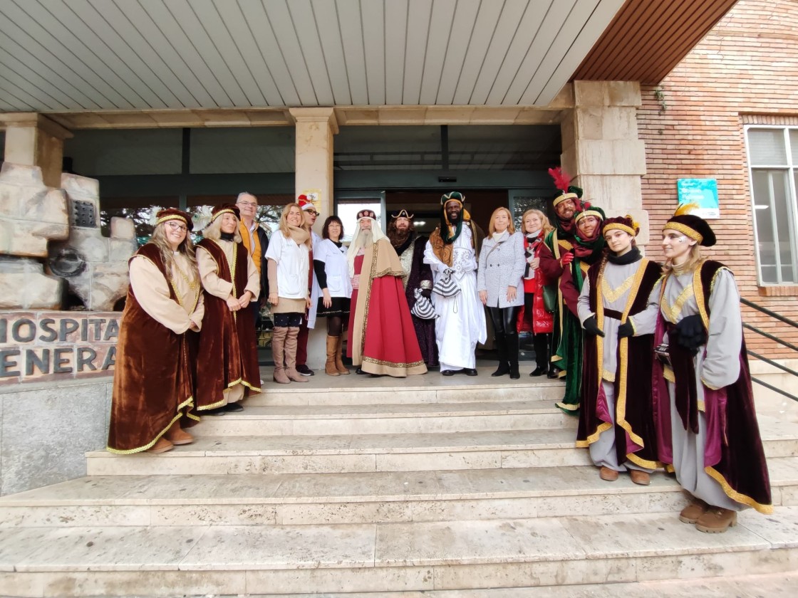Los Reyes Magos visitan los centros asistenciales y hospitalarios antes de regresar a Oriente
