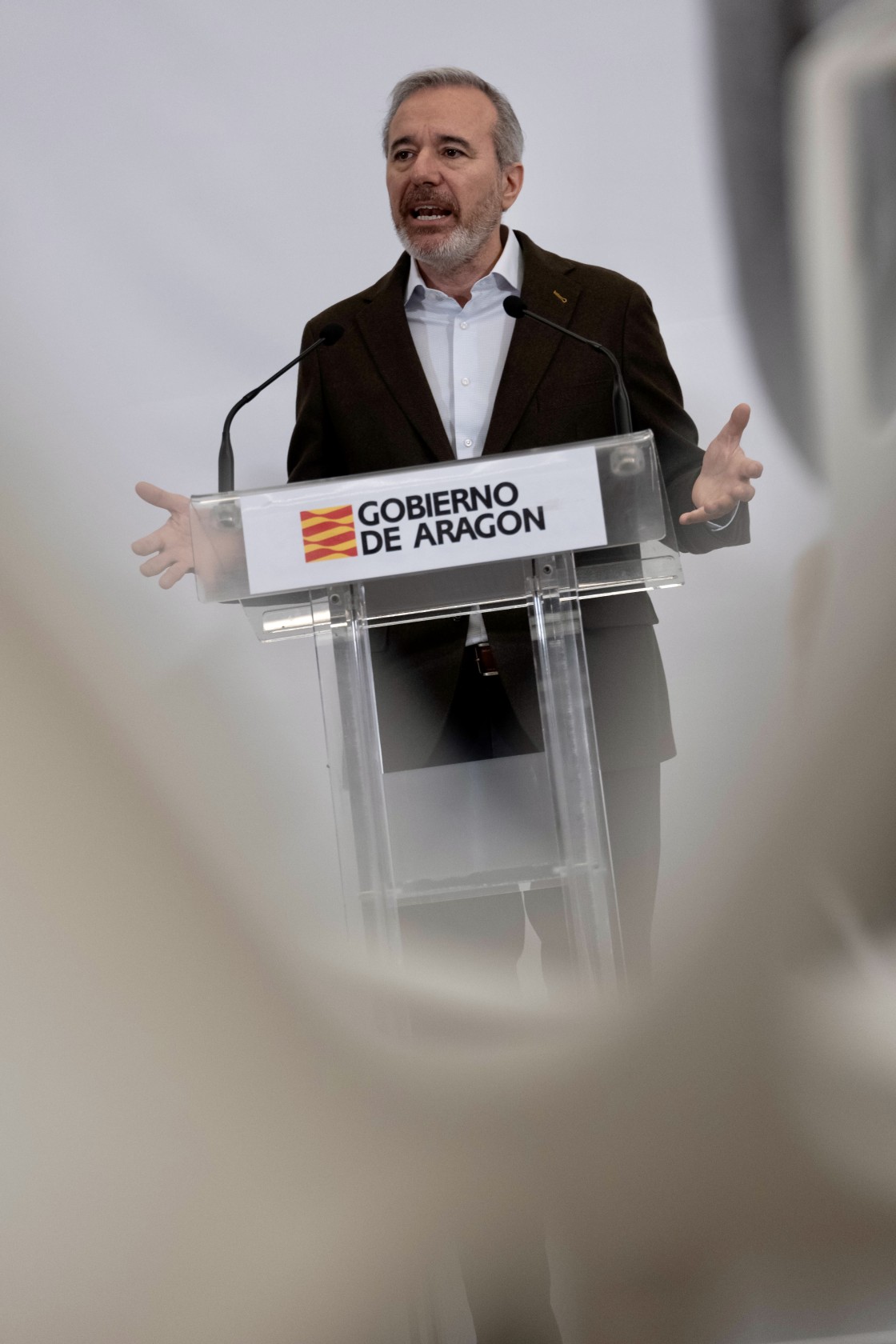 Azcón acusa a Madrid de “engañar” a los aragoneses y exige claridad