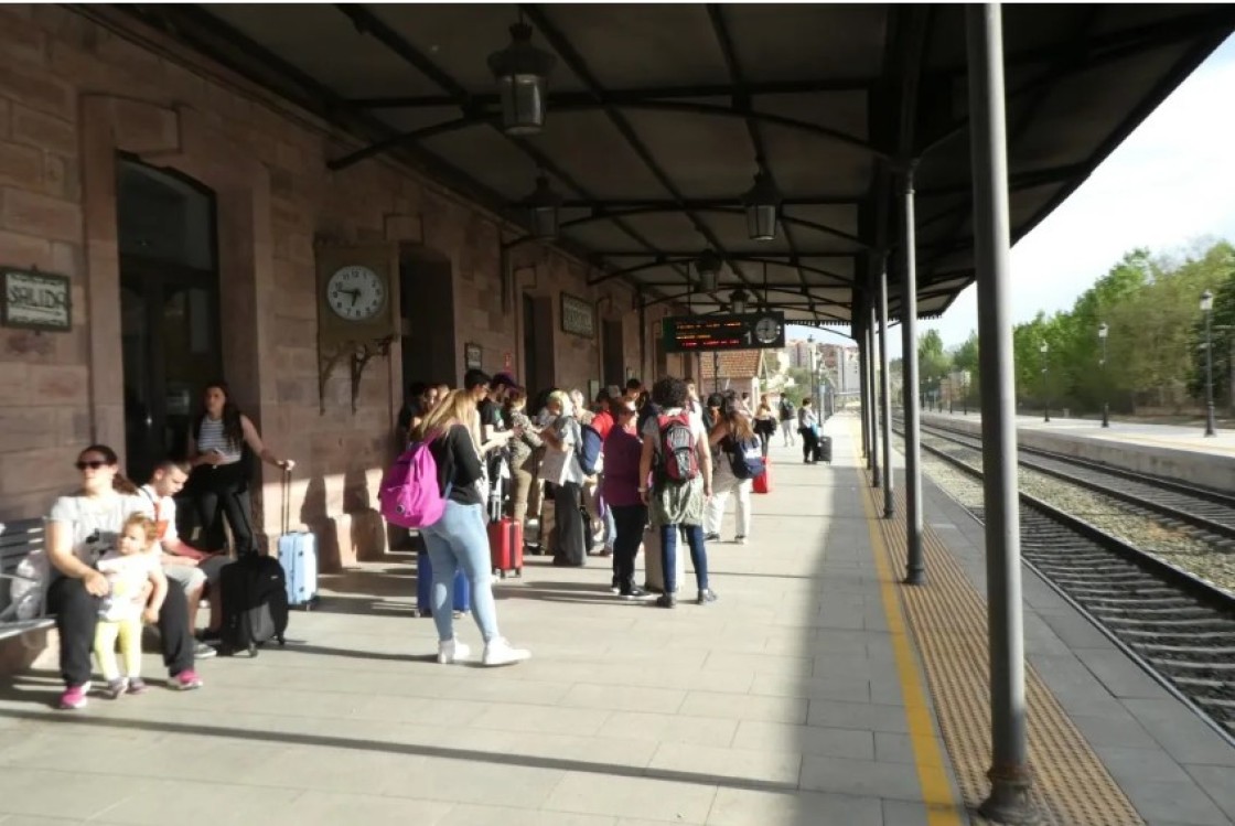 Renfe inicia este lunes 17, con más de 4.500 servicios programados en Aragón, el servicio por carretera ante el cierre de la línea Zaragoza-Teruel-Sagunto por obras