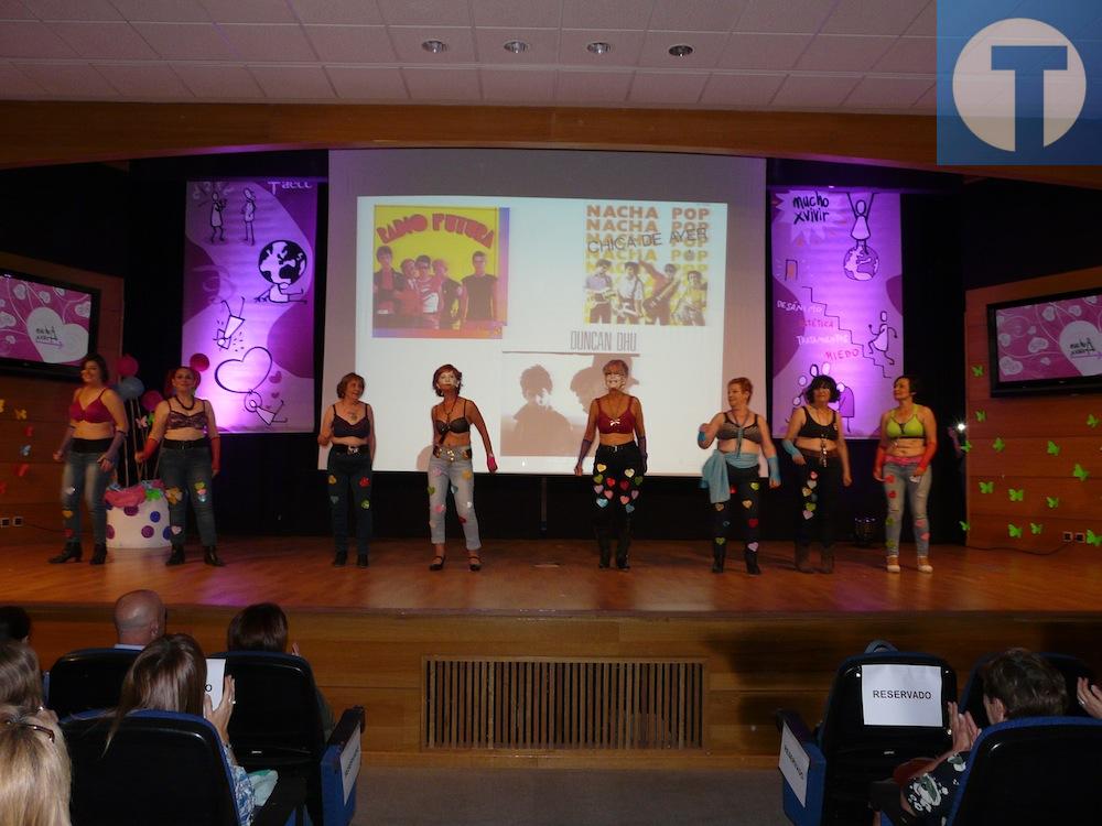 Las imágenes del desfile del grupo Mucho por vivir de la AECC