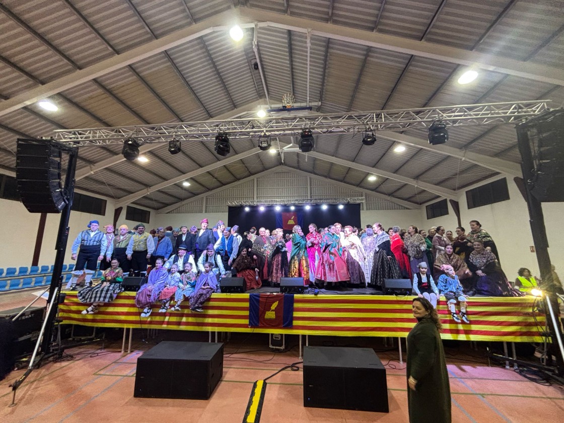Muniesa reúne a más de 300 cantadores, bailadores y rondallas