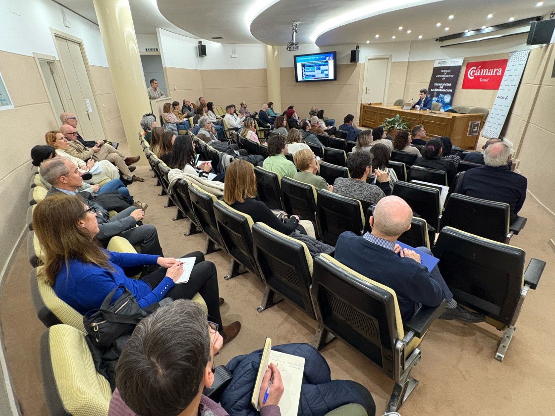 Más de cien empresas conocen el nuevo marco legal de Agencia Tributaria en la Cámara de Comercio
