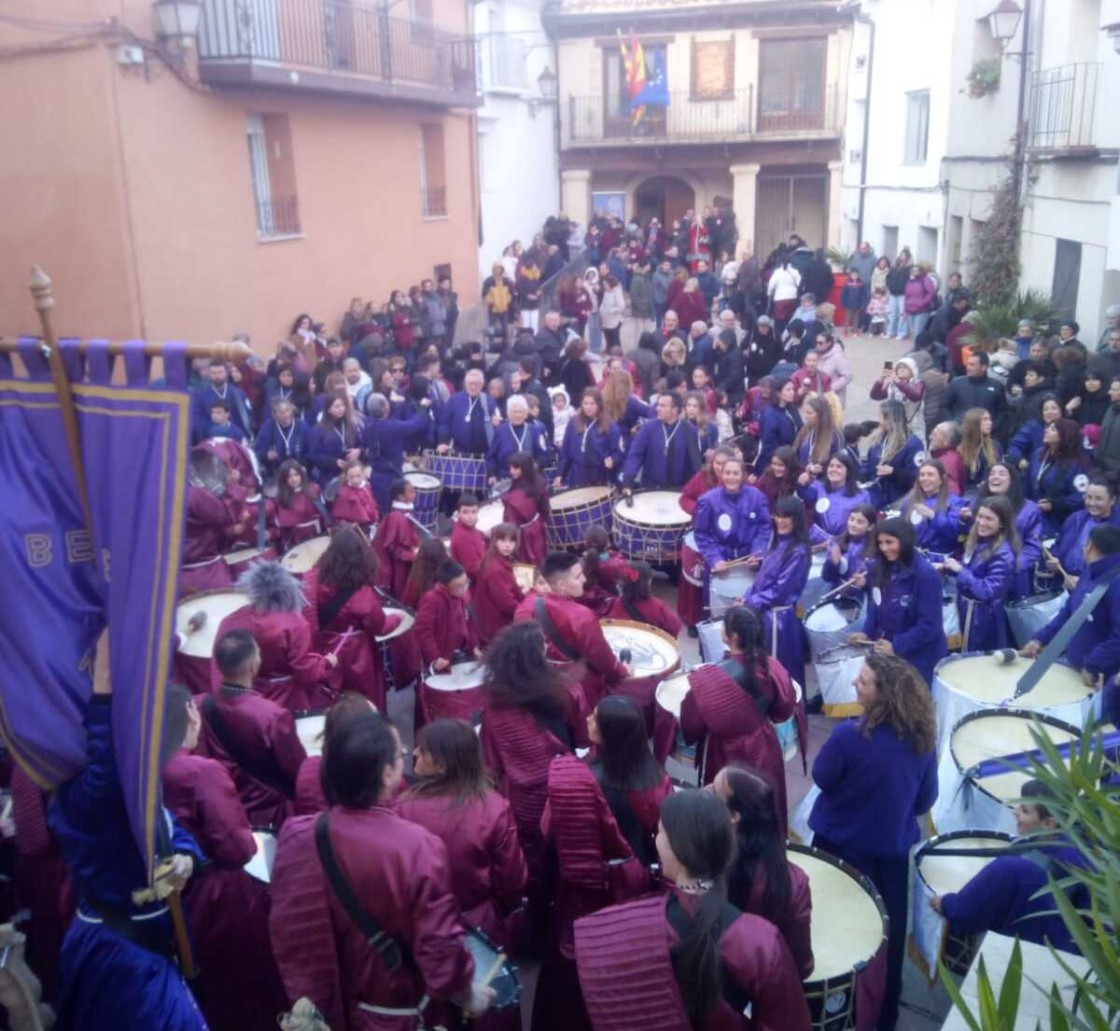 Alrededor de 600 personas participan en la XXVI edición de Tamboas en Ariño