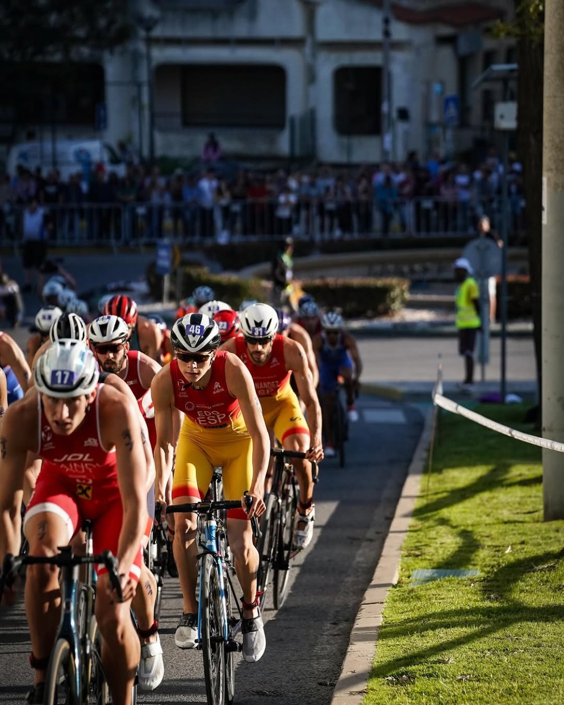 Izan Edo roza el podio en Portugal en su debut en la categoría élite de triatlón