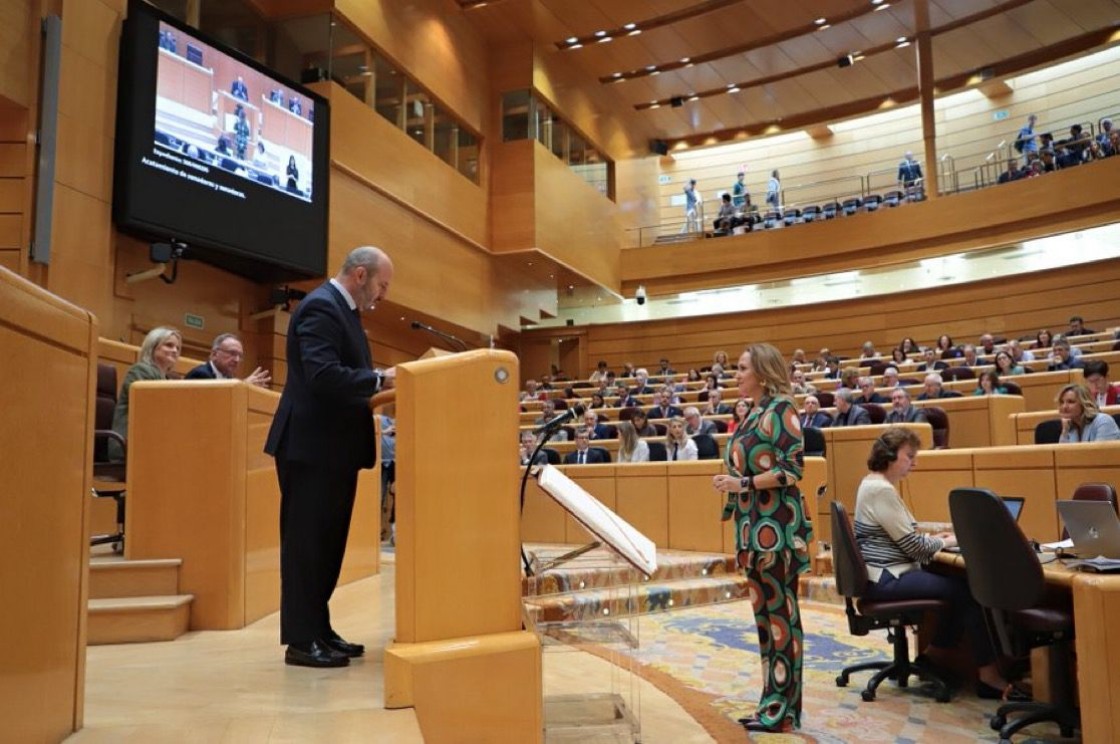 Mayte Pérez toma posesión de su escaño como senadora