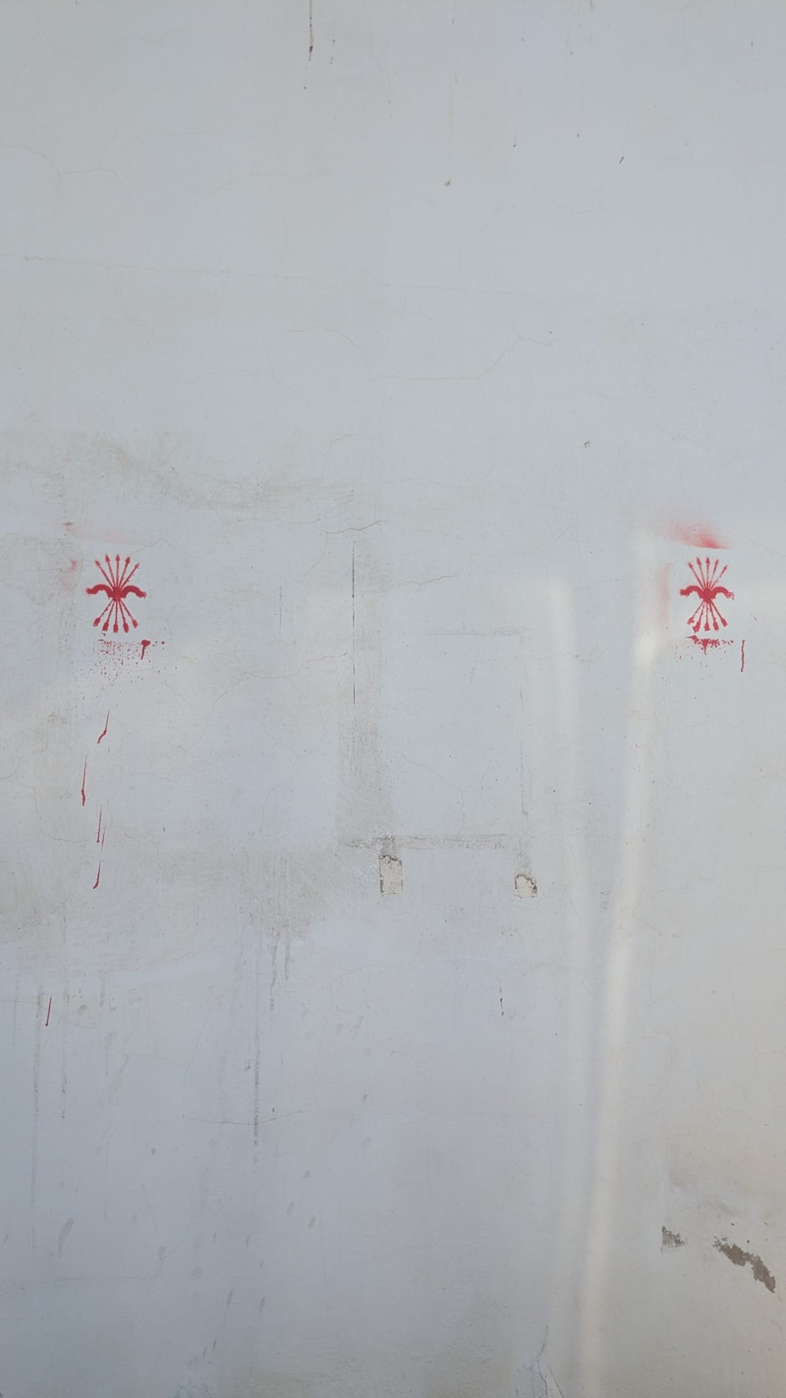El pleno condena el vandalismo por simbología fascista en Alcañiz