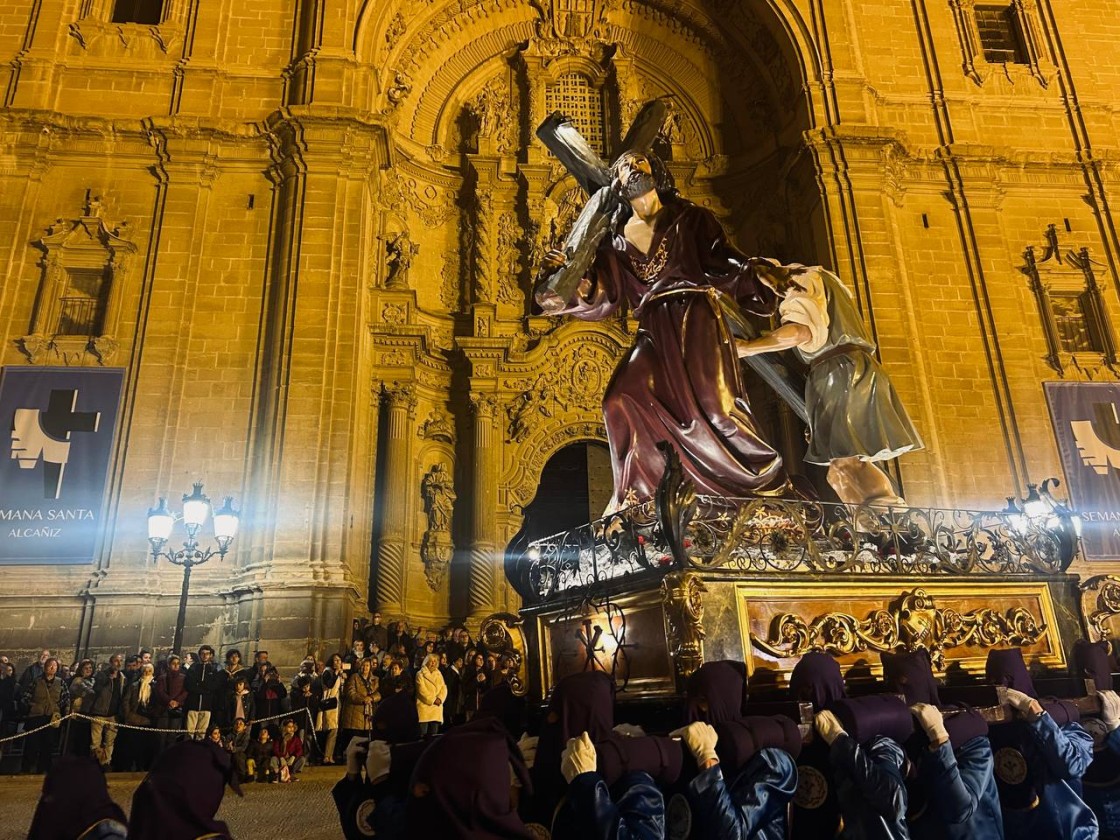 La Hermandad del Nazareno conmemora su 70 aniversario en una multitudinaria procesión