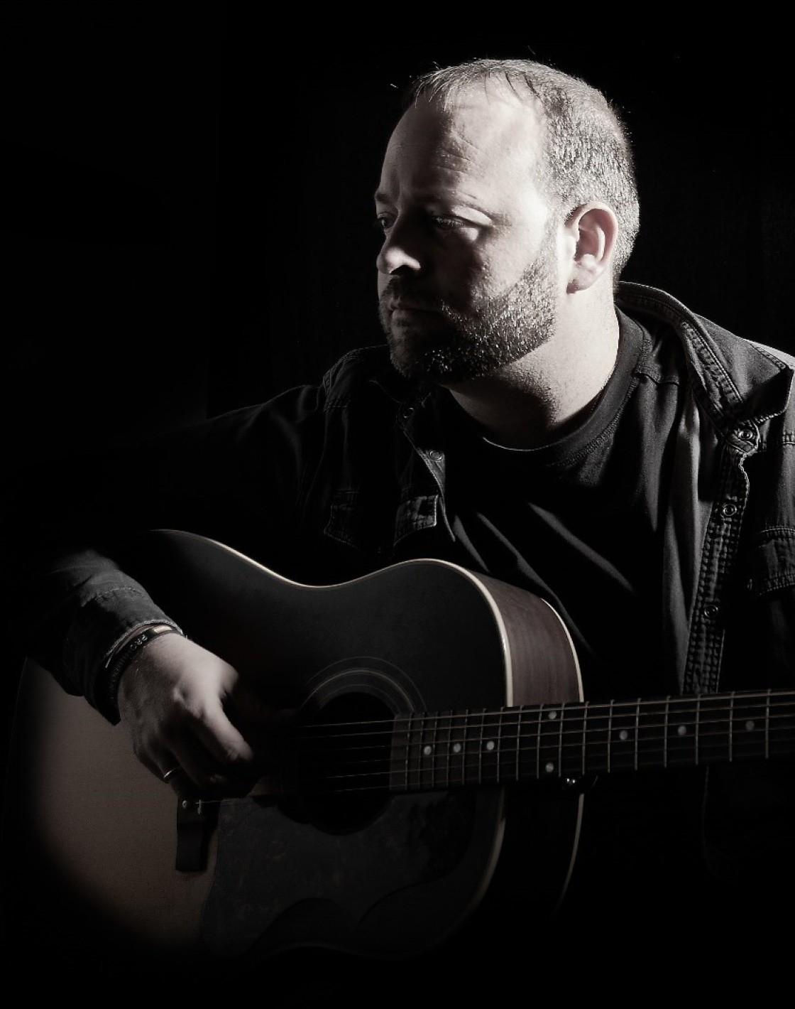 Sergio Medina, cantante y guitarrista: “Mi objetivo era que cerrando los ojos y escuchando la canción pudieras viajar por Andorra”