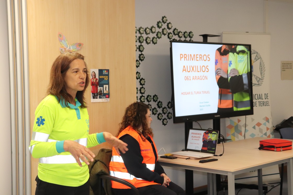 Los mayores de la residencia Turia aprenden técnicas de Primeros Auxilios