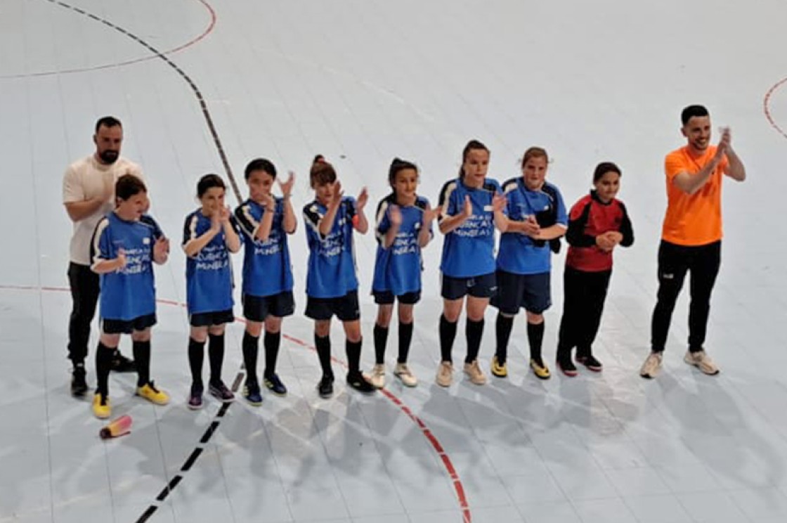 Las alevines de las Cuencas Mineras pasan a la final del autonómico de fútbol sala