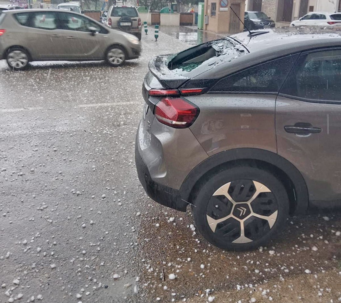 El granizo causa daños en coches y tejados de Valderrobres y Cretas y en cultivos del Jiloca
