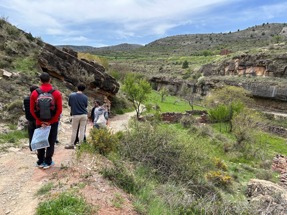 La turistización del barranco del Cabrerizo y la necesidad de proteger del paisaje preocupan a los expertos reunidos en Albarracín