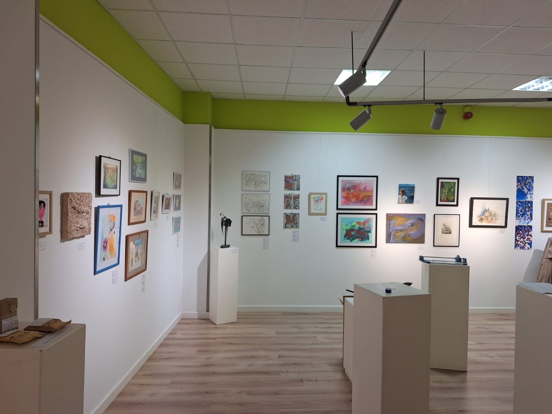 El arte turolense vuelve a ponerse solidario con una gran colectiva