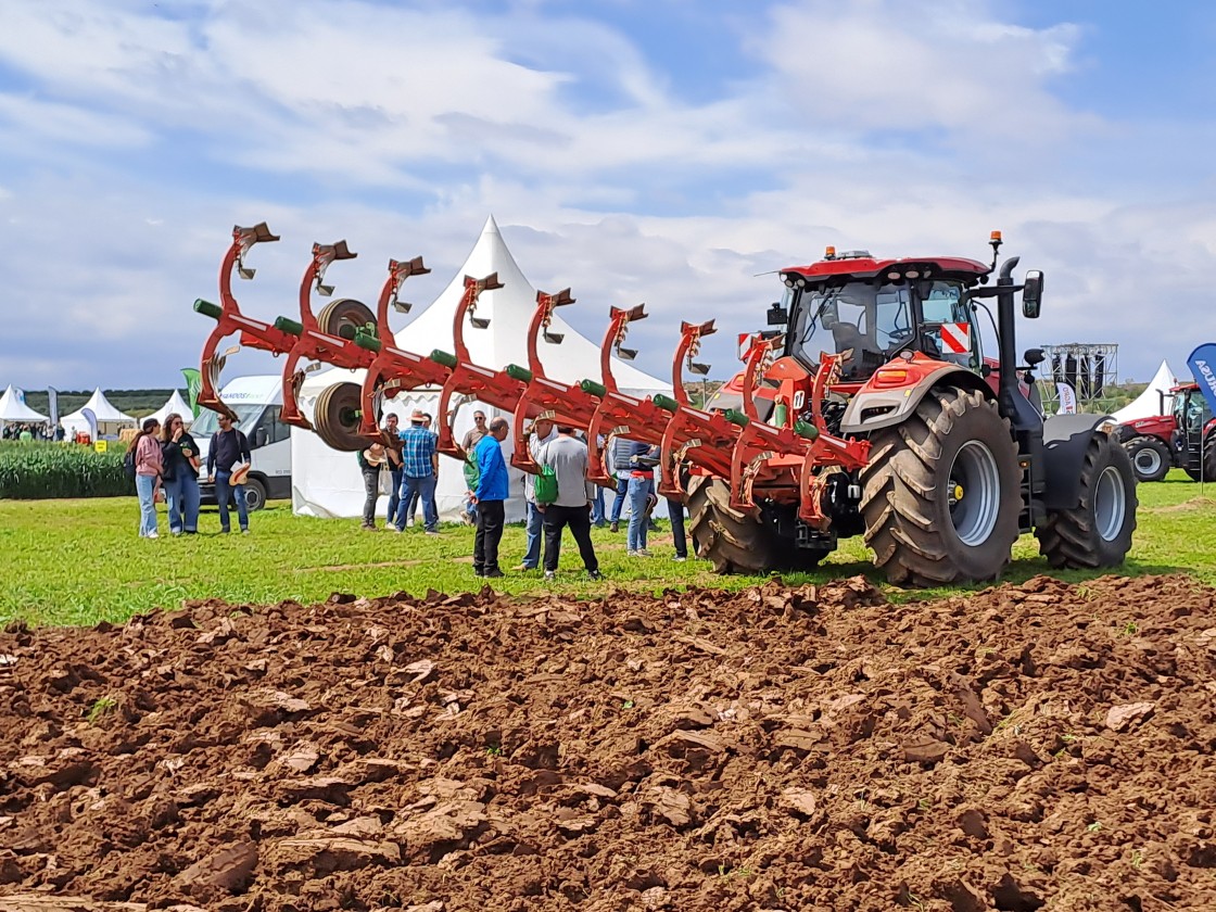 Alcañiz muestra a la agricultura española la excelencia en nutrición y sanidad vegetal