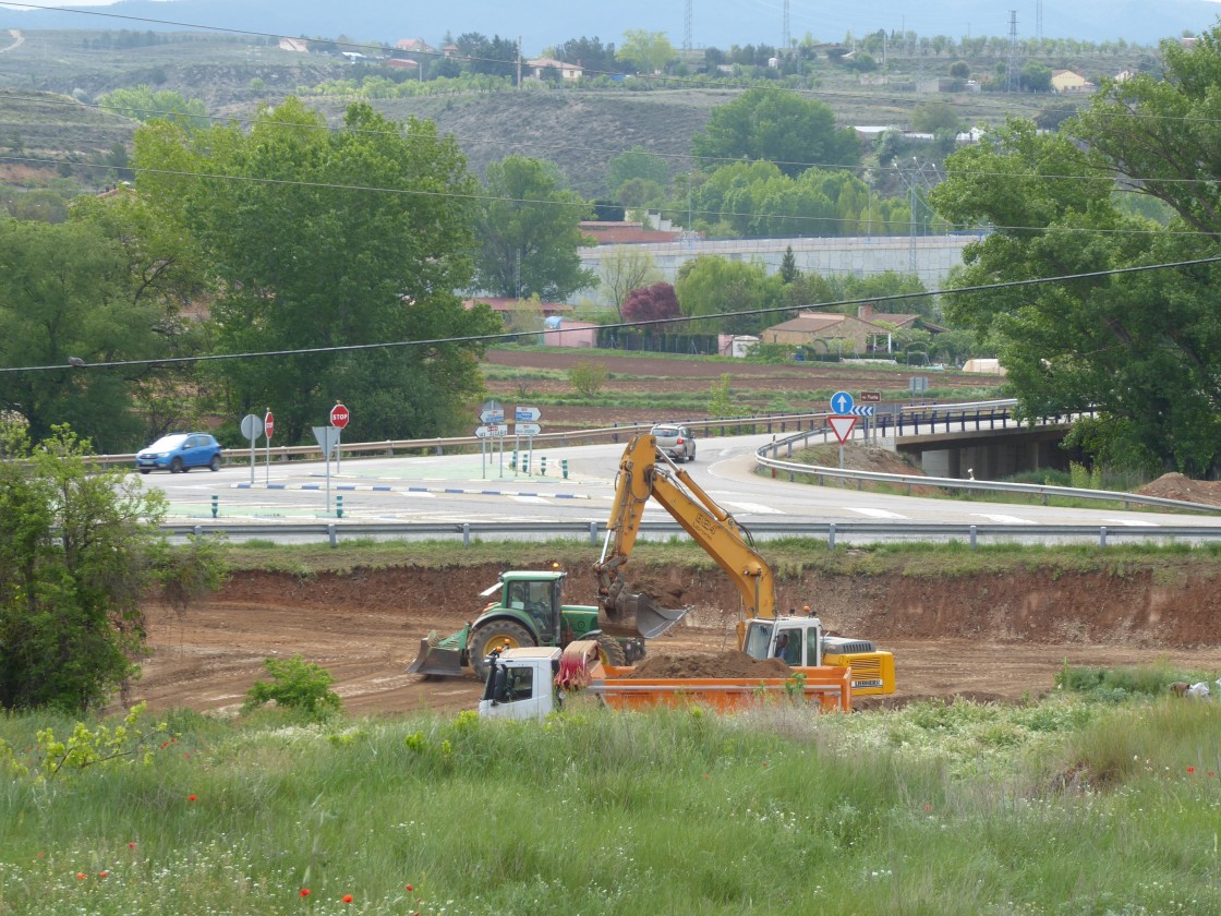 Reanudados los trabajos de la glorieta de conexión de la N-234 y la N-330