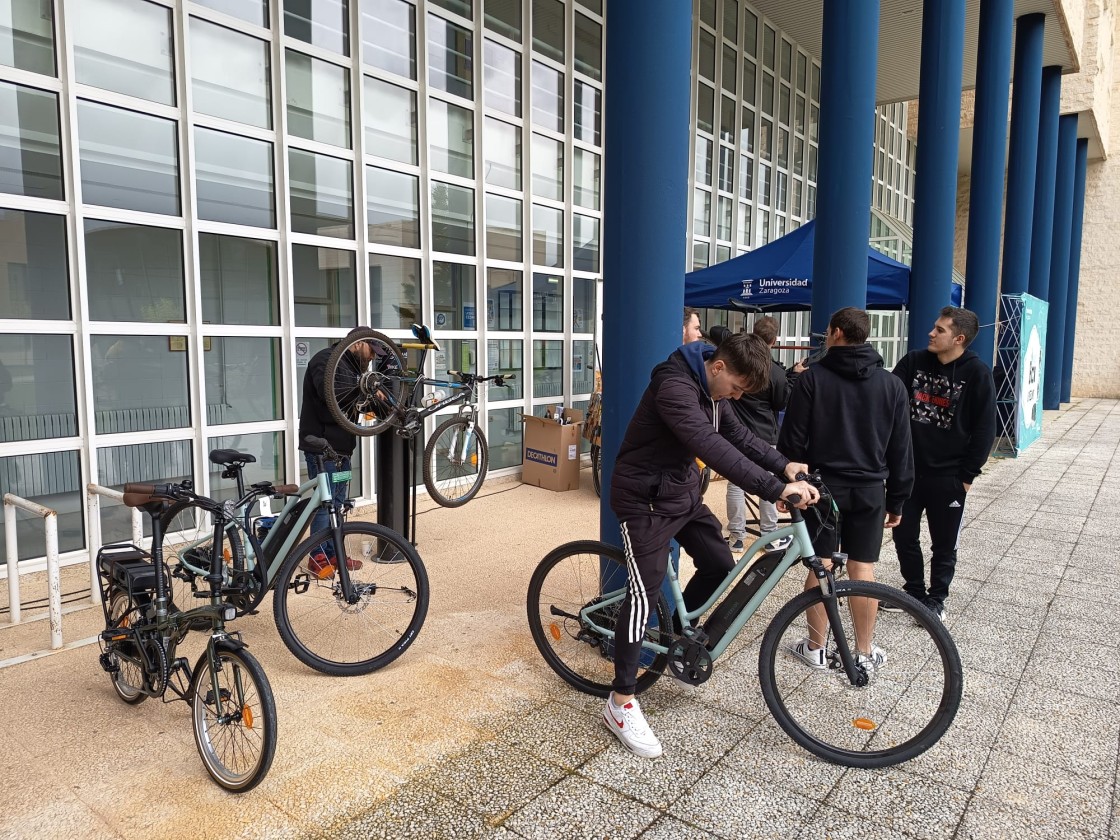 El Campus de Teruel acoge una jornada de promoción del uso de la bicicleta