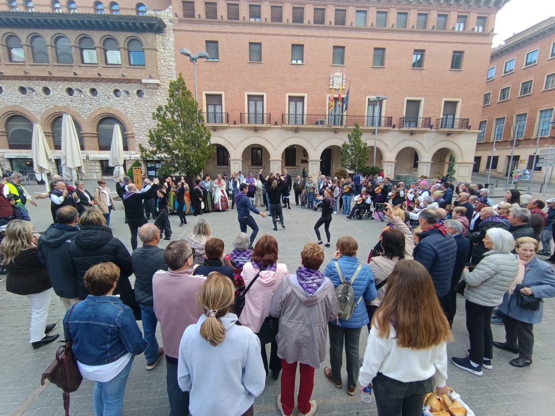 Teruel acoge el tercer Encuentro de Cachirulos con siete agrupaciones