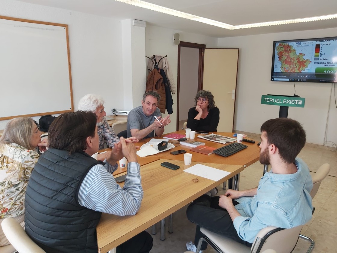 El periodista y escritor británico Tim Judah visita la provincia para conocer de boca de Teruel Existe la situación de la despoblación en España