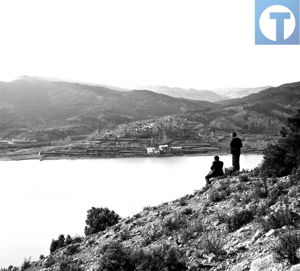 Una exposición fotográfica divulga  el “crimen” del pantano de Santolea