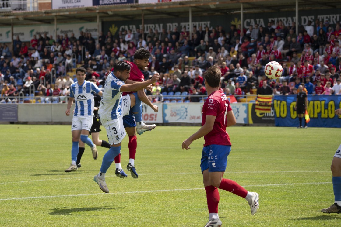 Atlético Baleares y CD Teruel competirán este domingo en el césped... Y en la fiesta