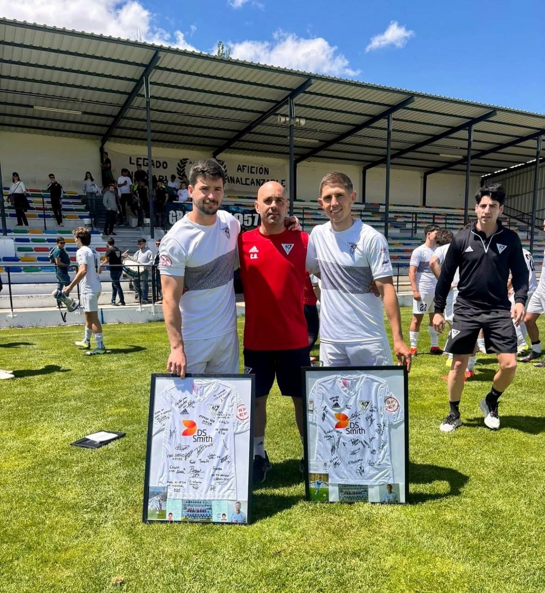 Adiós al césped, no al escudo: dos referentes del Andorra se retiran