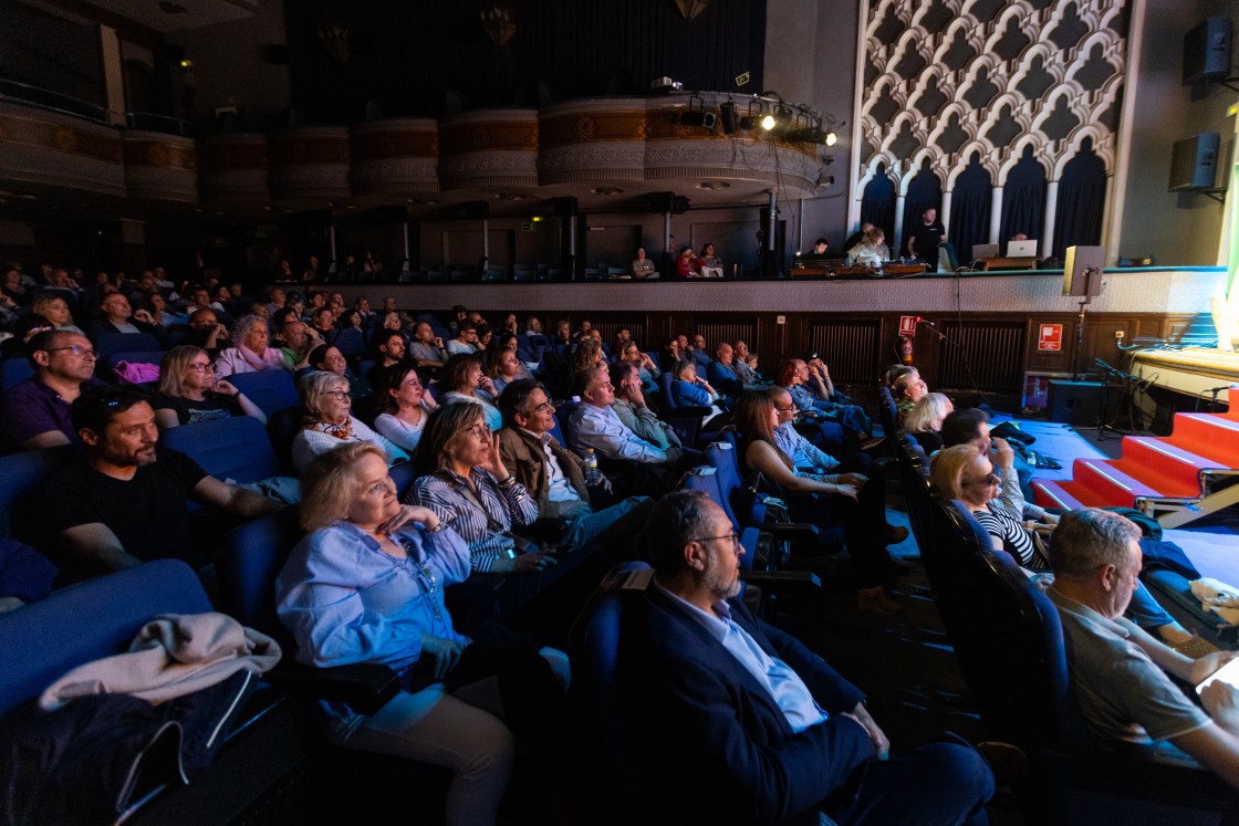 Las bombas nucleares y los misterios de las pirámides despiertan la curiosidad en el Teatro Marín
